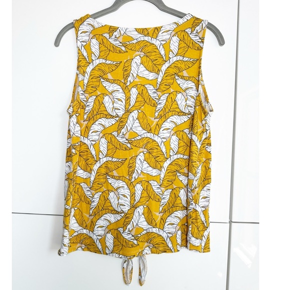 Nine West Palm Leaf Sleeveless Top Size Small Mustard Yellow Tie Front Buttons - Picture 4 of 7